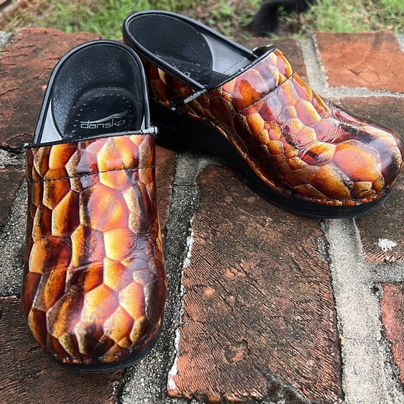 Dansko slip on clogs size 6 (36) - Picture 7 of 9